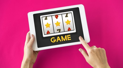 Gioco d’azzardo: via libera alle nuove norme che aprono le porte alla pubblicità e al gratta e vinci virtuale.